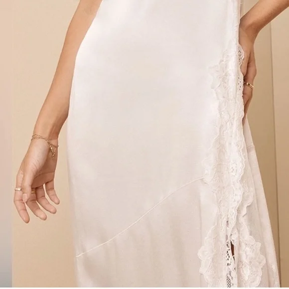 Elegant White Lace Trim - Picture 7 of 7